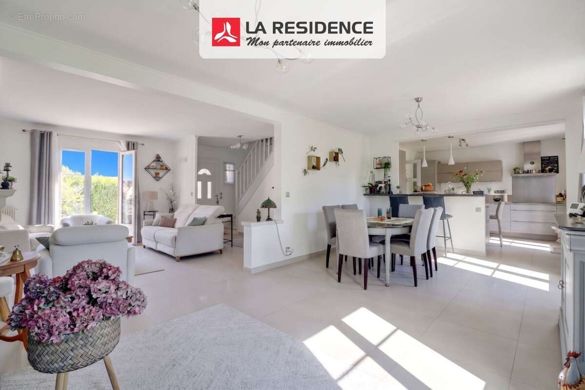 Maison à MAURECOURT