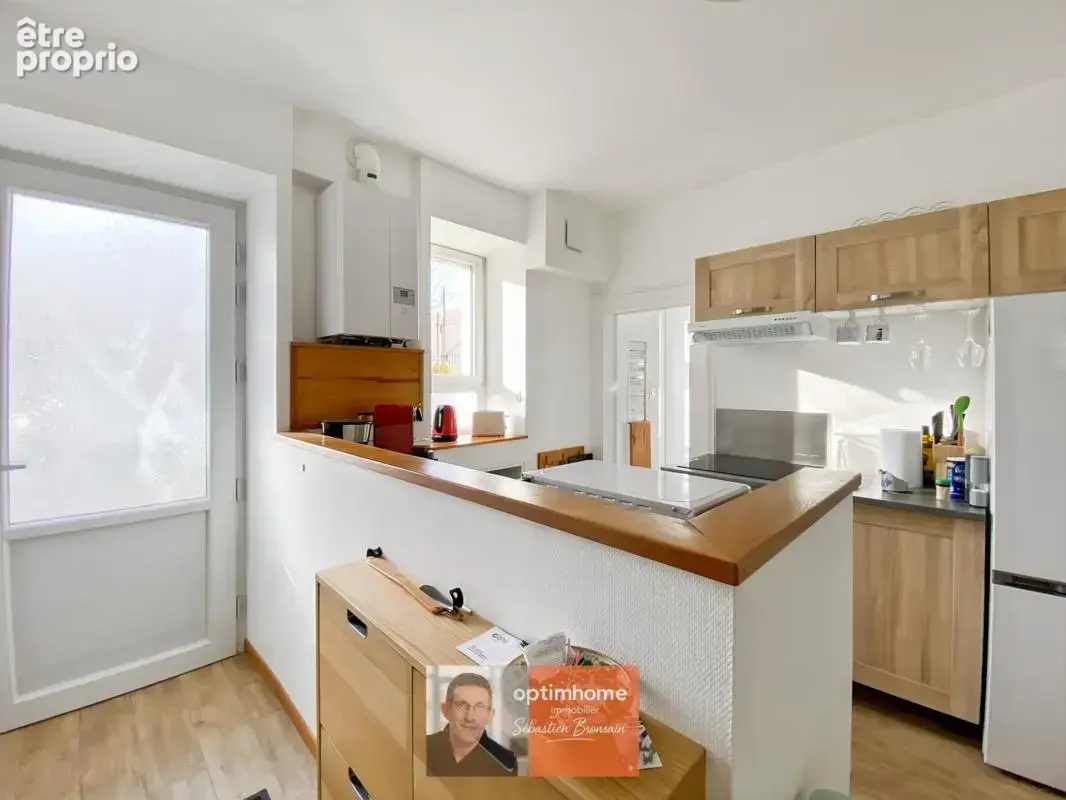 DOLE – Appartement duplex 85 m² – beaux volumes, parking et grande cave - photo 3