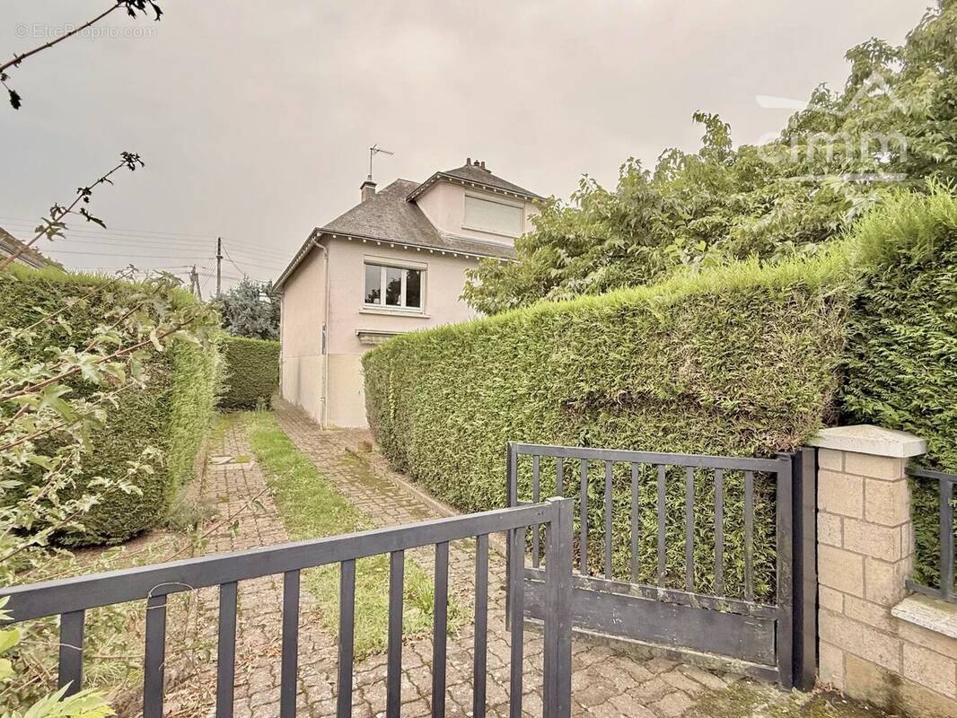 Maison à LA CHAUSSEE-SAINT-VICTOR