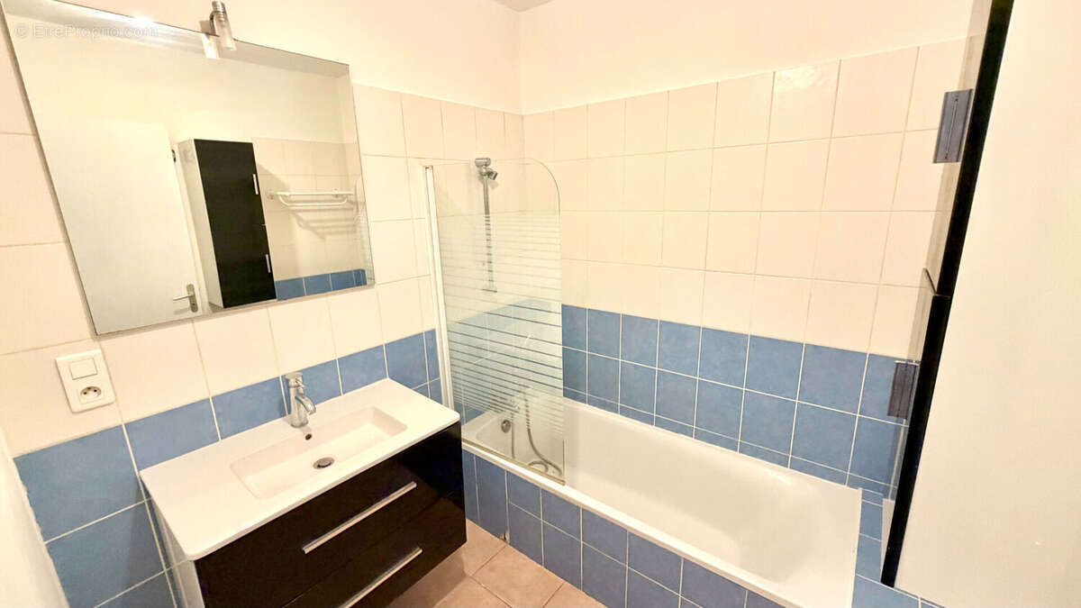 Appartement à ENTRAIGUES-SUR-LA-SORGUE