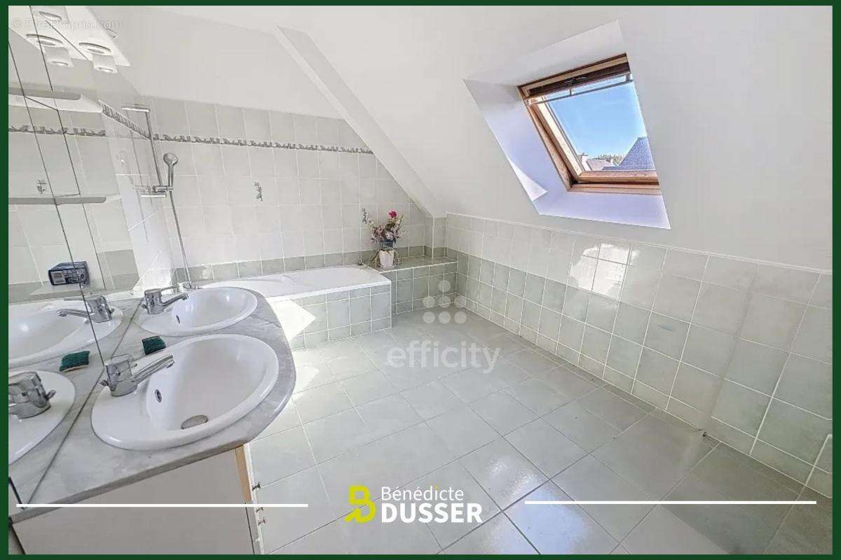 Maison à SAINT-JOUAN-DES-GUERETS