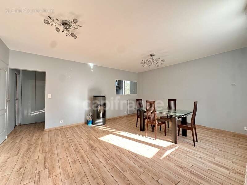 Maison à FEUCHEROLLES