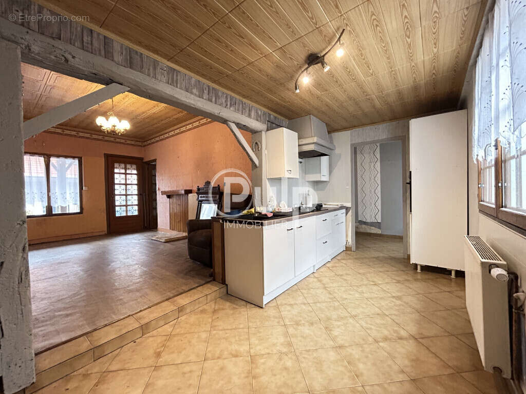 Maison à FRESNICOURT-LE-DOLMEN