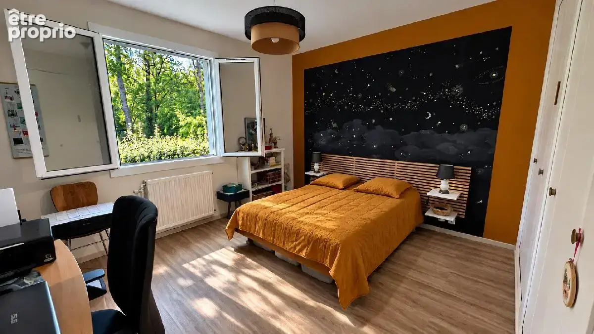 La fraîcheur d'un espace boisé, autour de cette maison offrant 200 m² de potentiel habitable grâce à un projet d'aménagement con - photo 7