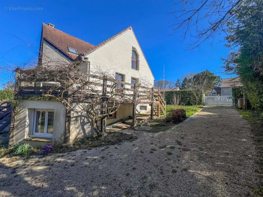 Maison à LE MESNIL-SAINT-DENIS