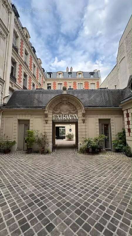 Paris 9e Trinité - Appartement haussmannien familial 3 chambres - photo 12