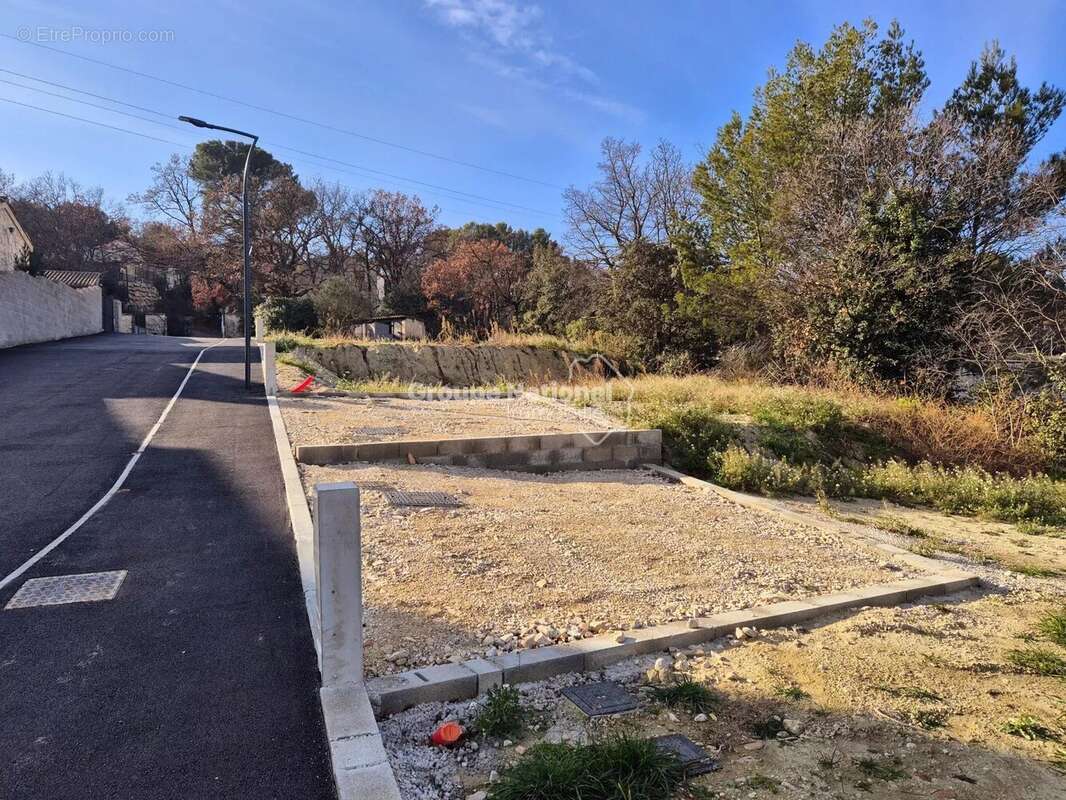 Terrain à CHATEAUNEUF-DE-GADAGNE