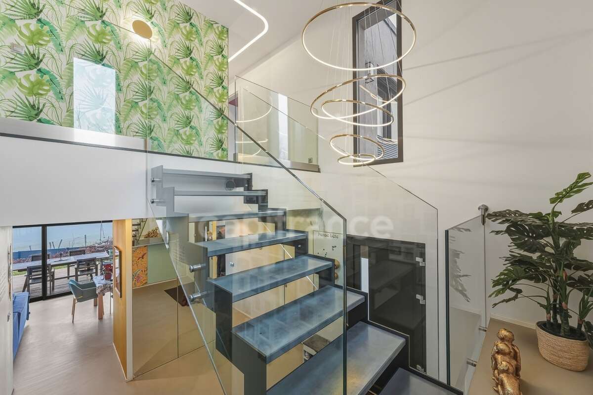 Maison à vendre 7 pièces CROZET (01) - photo 11