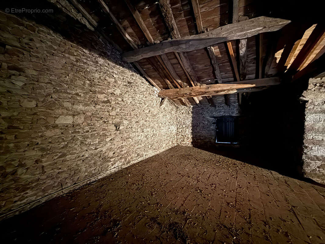 Maison à COMMELLE-VERNAY