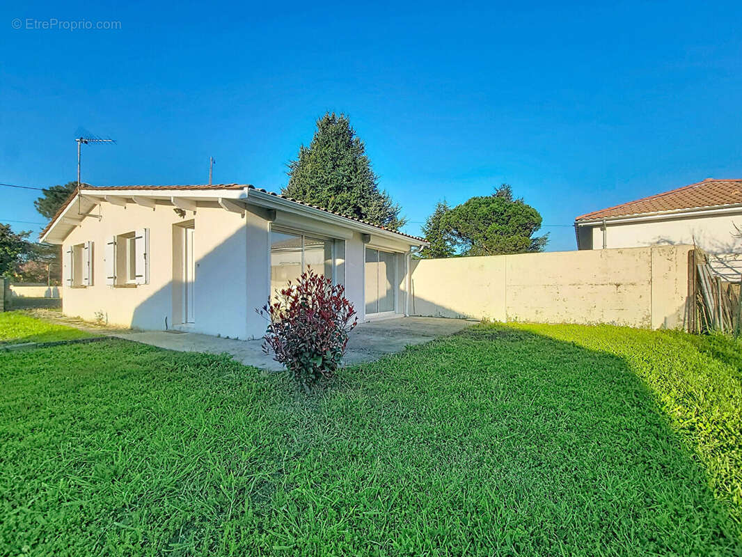 Maison à PAREMPUYRE