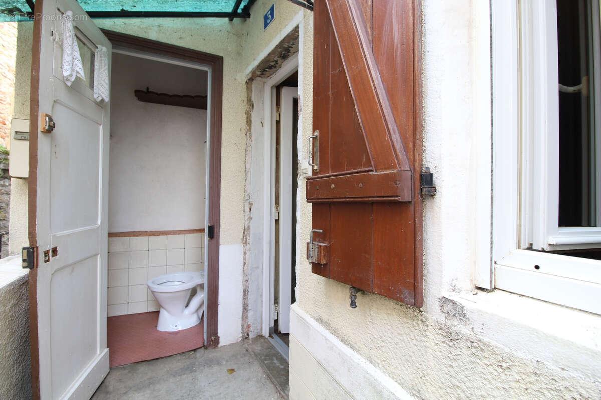 Maison à SAINT-GEORGES-DE-LUZENCON