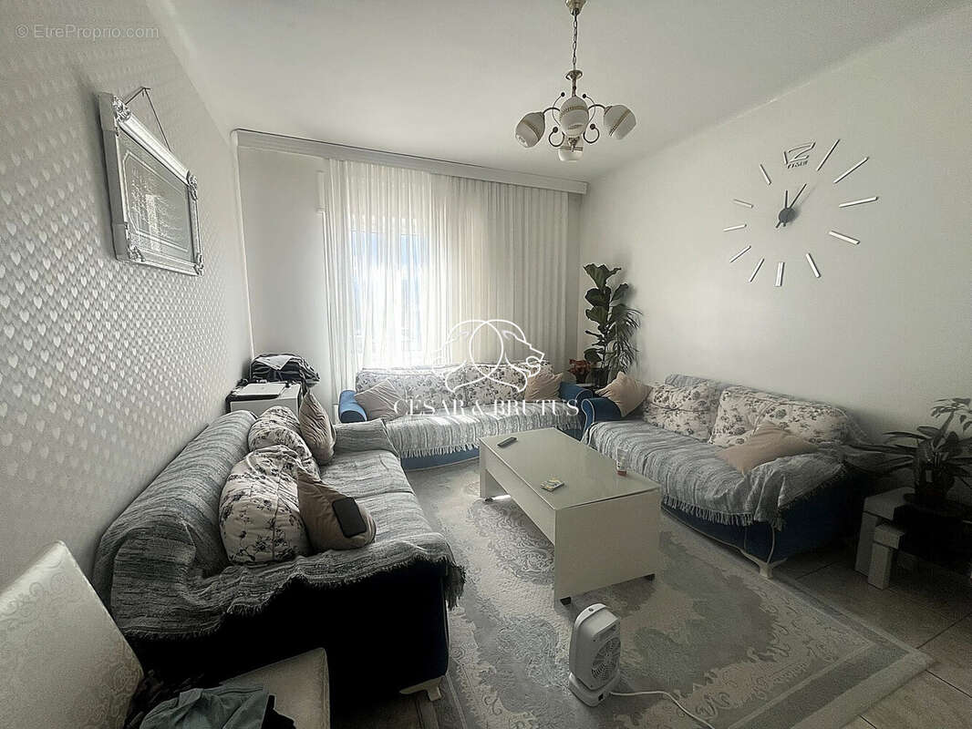 Appartement 415 m² à Roussillon  - photo 6