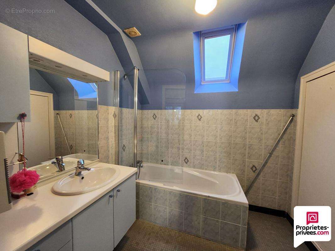 Maison à SAINT-HILAIRE-DU-HARCOUET