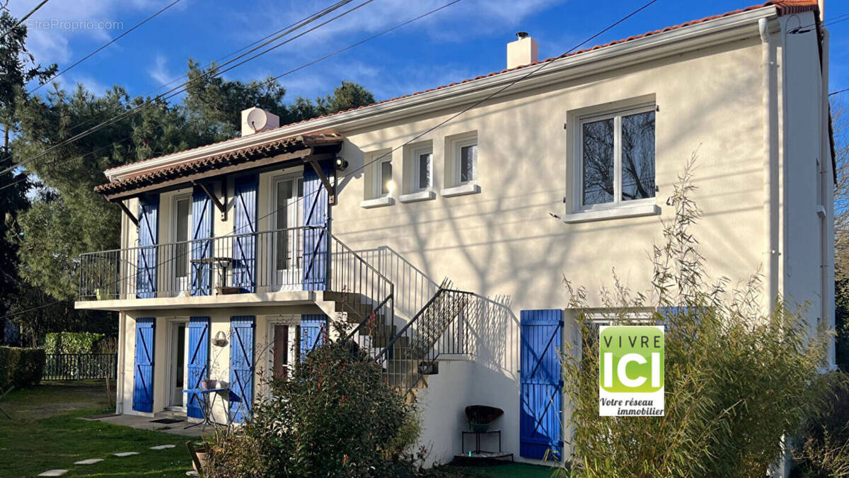 Maison à LA CHAPELLE-BASSE-MER