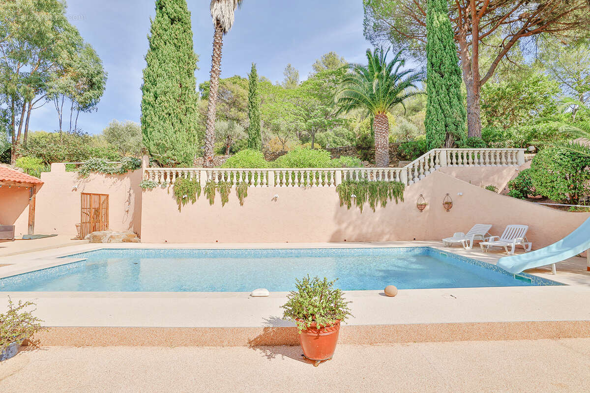 Maison à CARQUEIRANNE