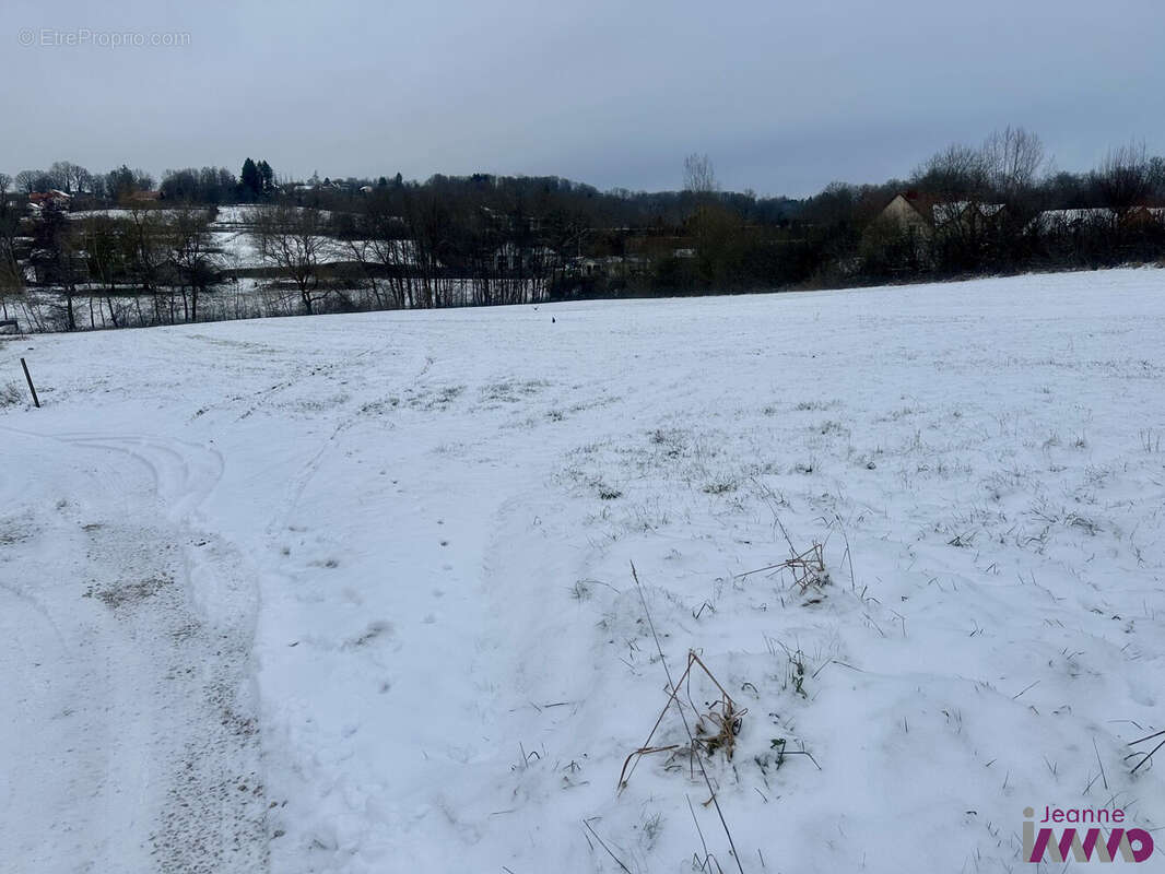 Terrain à FRAHIER-ET-CHATEBIER