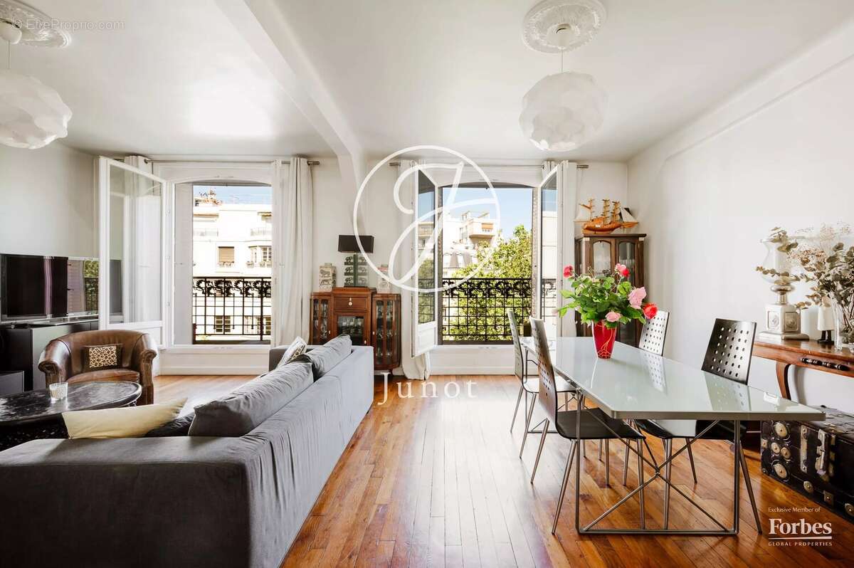 Appartement à PARIS-16E