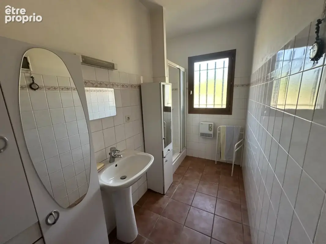 Maison de 196 m² avec double garage et atelier - photo 12
