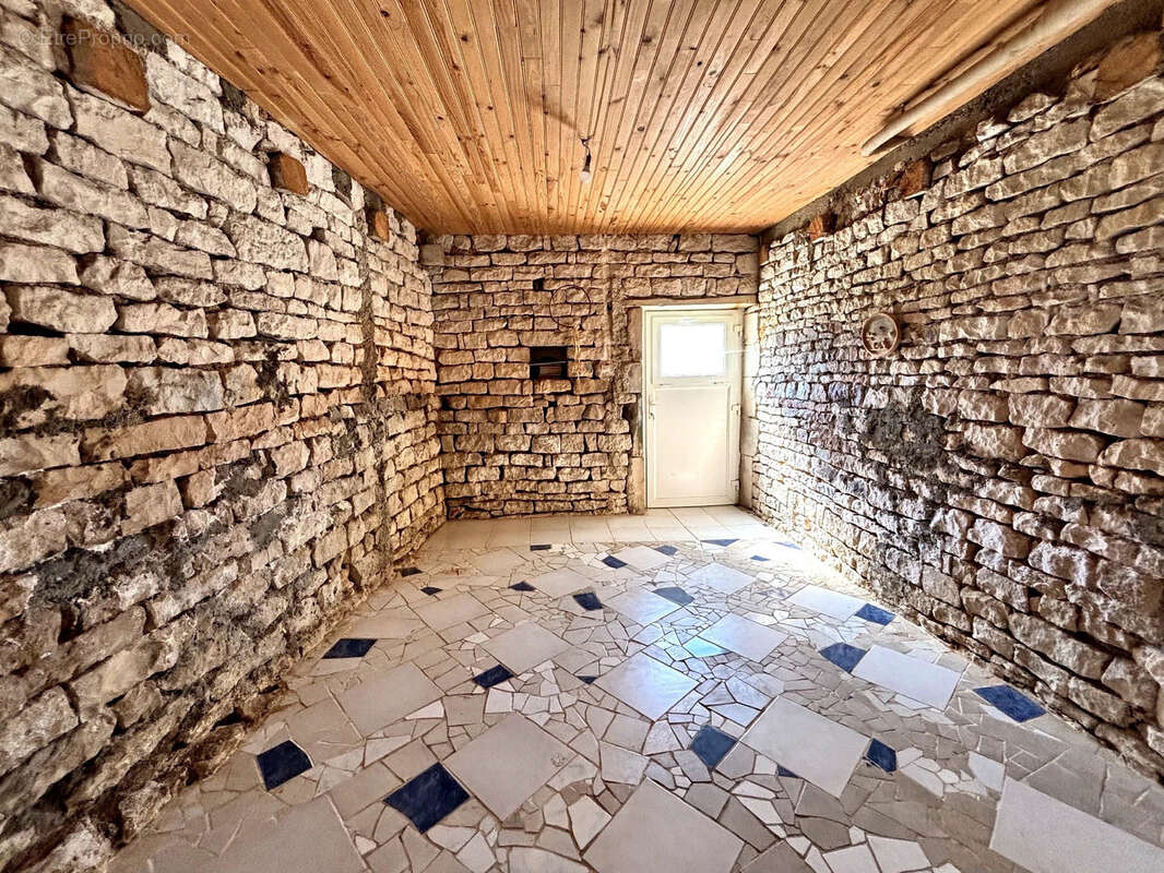 Maison à OURCHES-SUR-MEUSE