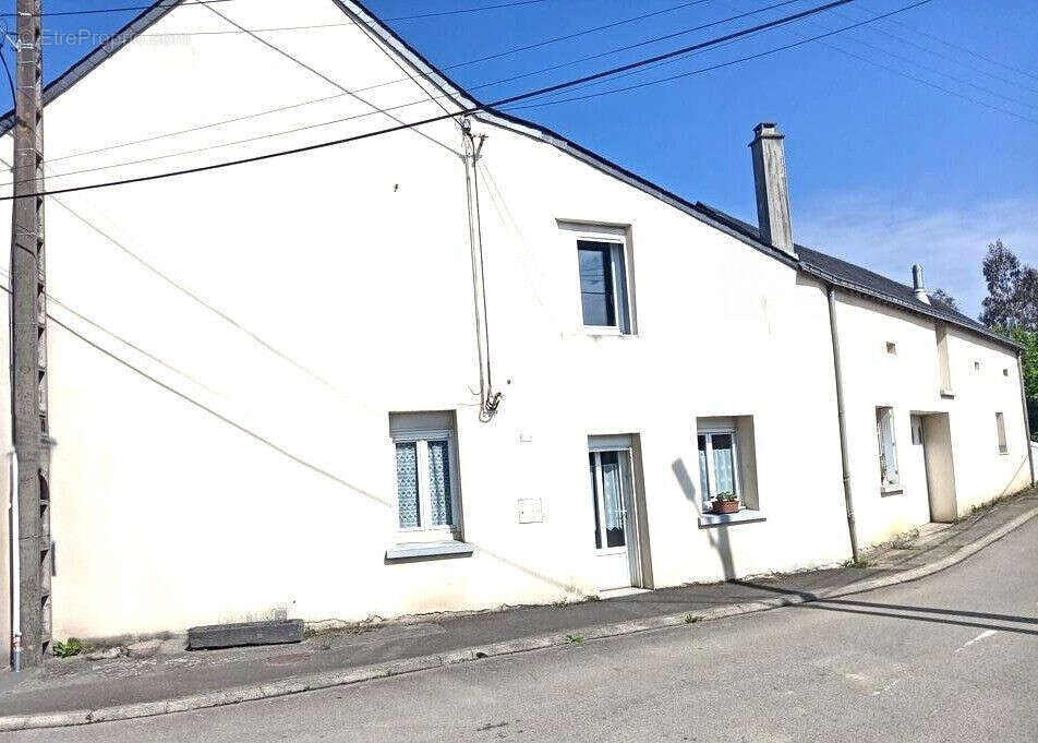 Maison à LA CHAPELLE-GLAIN