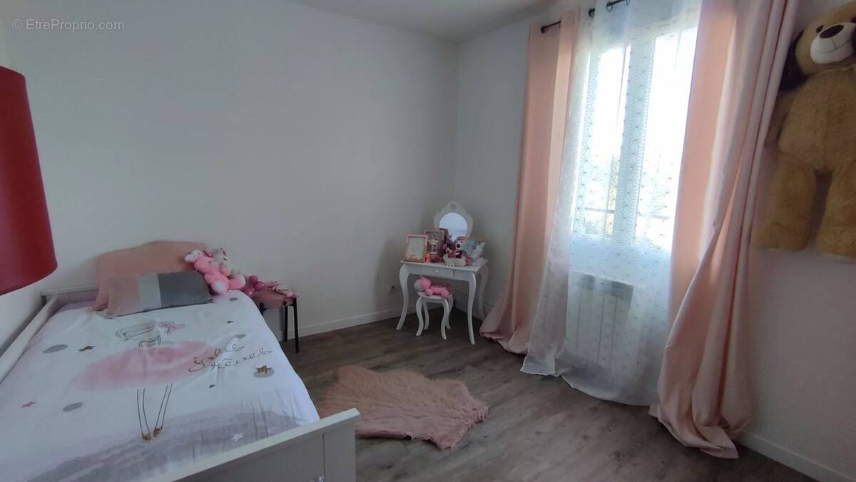 Maison à CHANTELOUP-LES-VIGNES