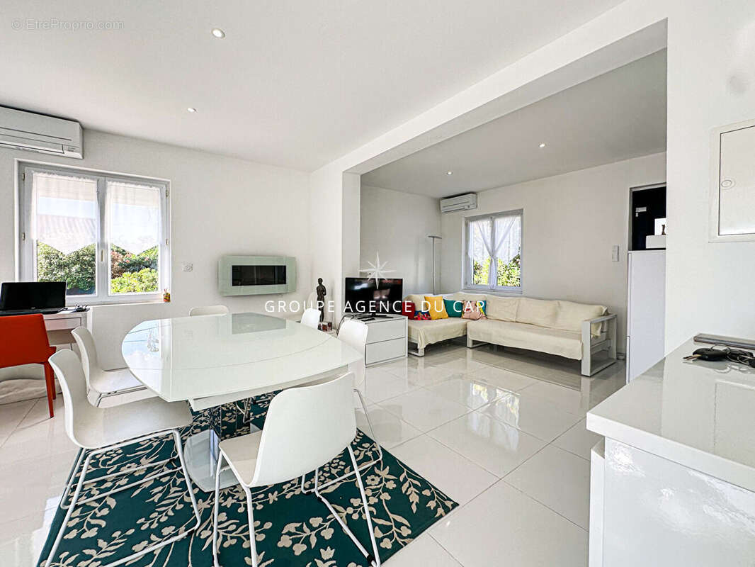 À vendre villa 4 pièces avec vue mer et studio indépendant, 15min a pied du centre ville de saint aygulf - photo 7
