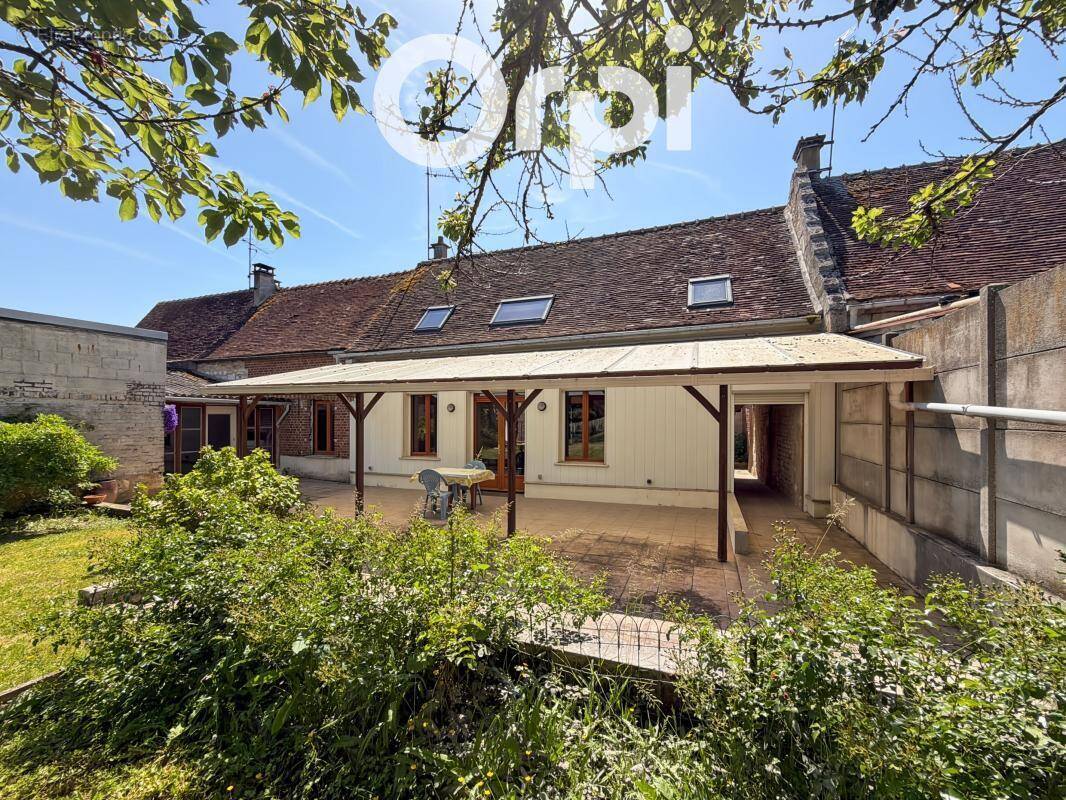 Maison à LA NEUVILLE-ROY