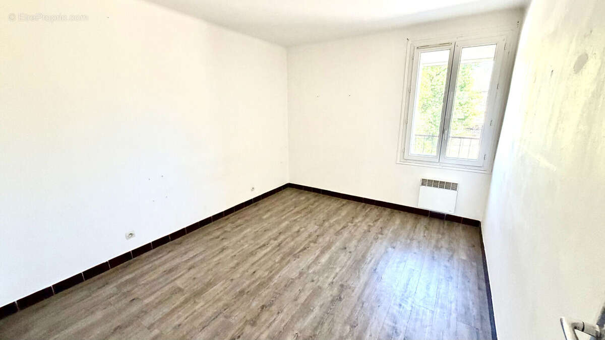 Appartement à ENTRAIGUES-SUR-LA-SORGUE