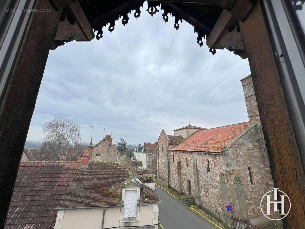 Appartement à VALLON-EN-SULLY