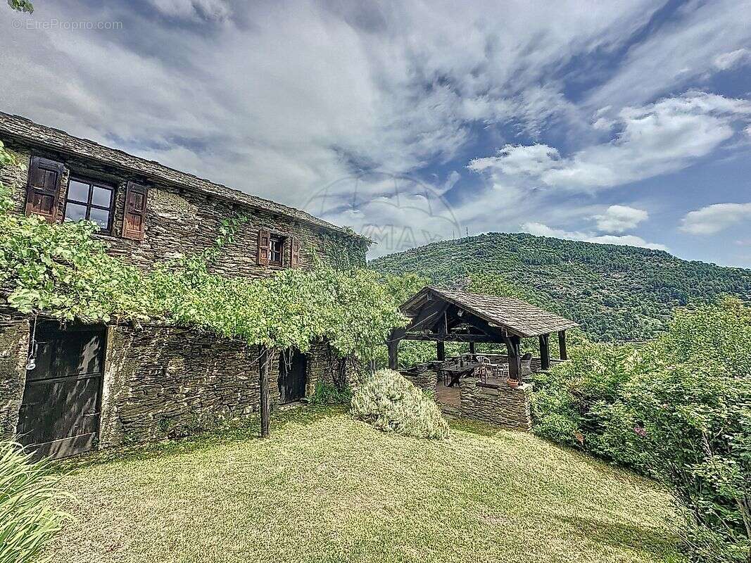 Maison à SAINT-GERMAIN-DE-CALBERTE