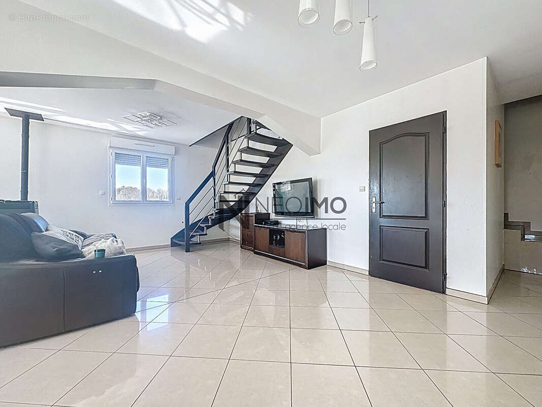 Maison à NEUFCHATEAU