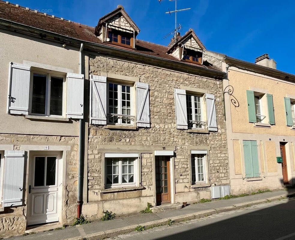 Maison à NESLES-LA-VALLEE