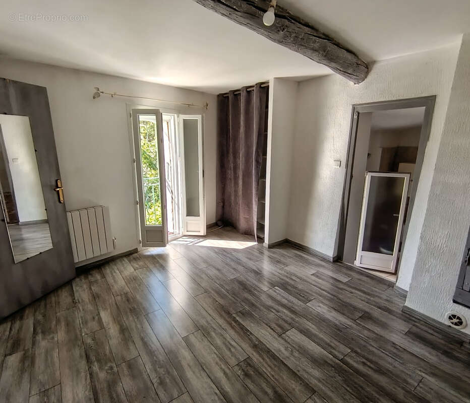 Maison de charme élevé d'un étage avec cour et et terrasse - photo 7