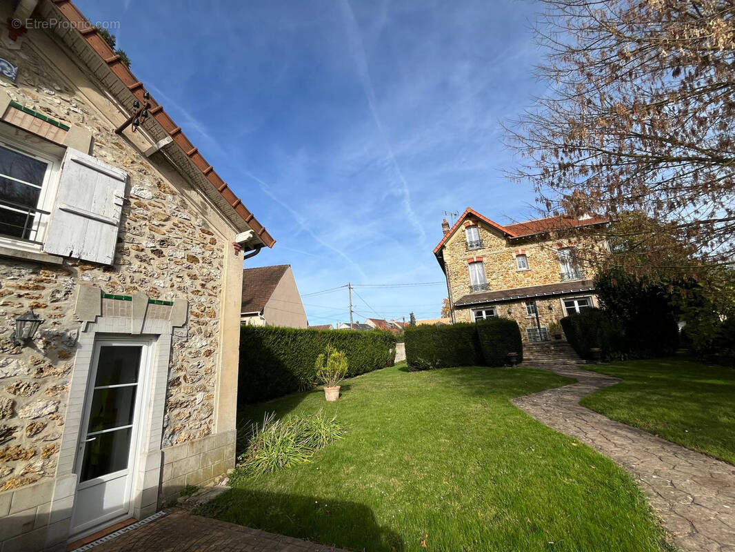 Maison à COUILLY-PONT-AUX-DAMES