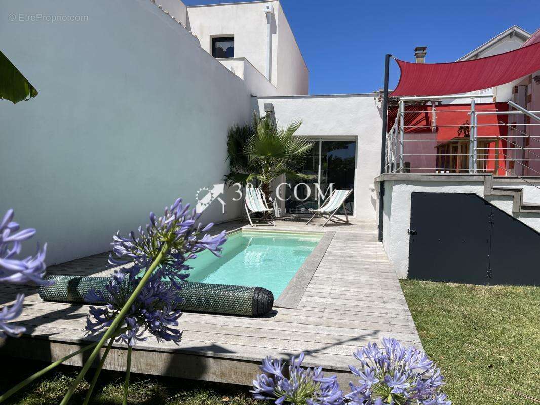 Maison à SAINT-GEORGES-DE-DIDONNE