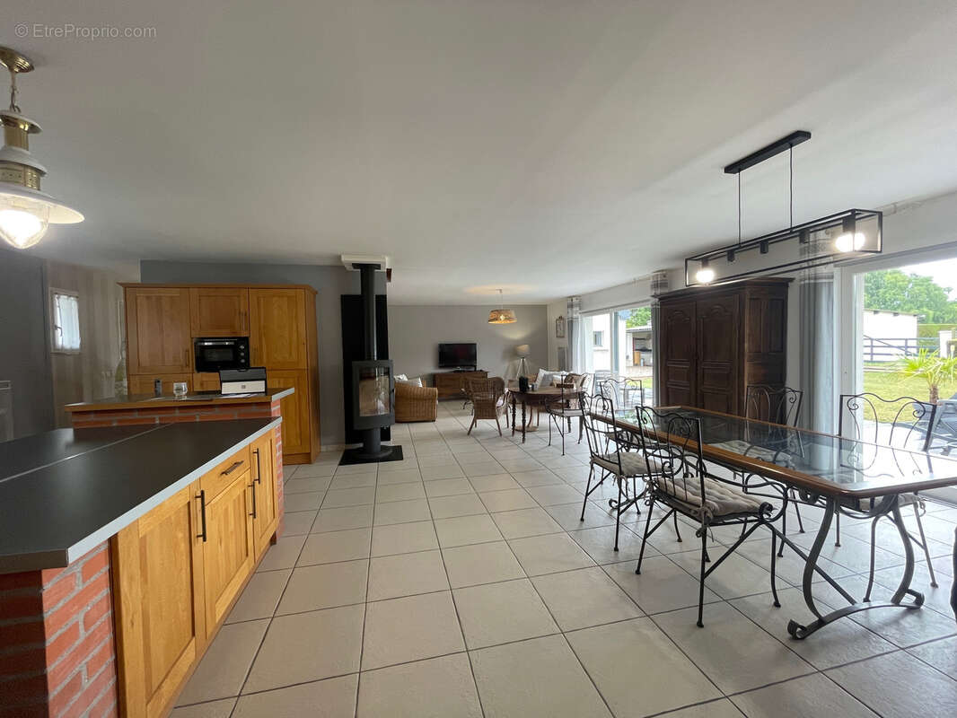 PAVILLON 200m2-Terrain 3083m2-Garage double-Installations équestre - photo 11