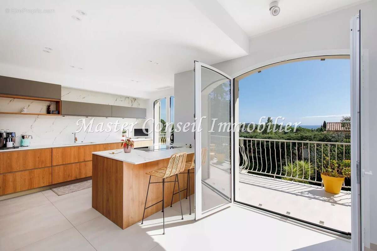 Vue Mer , Villa rénovée 280M²  contemporaine.  Parc arboré  2500M² - photo 13