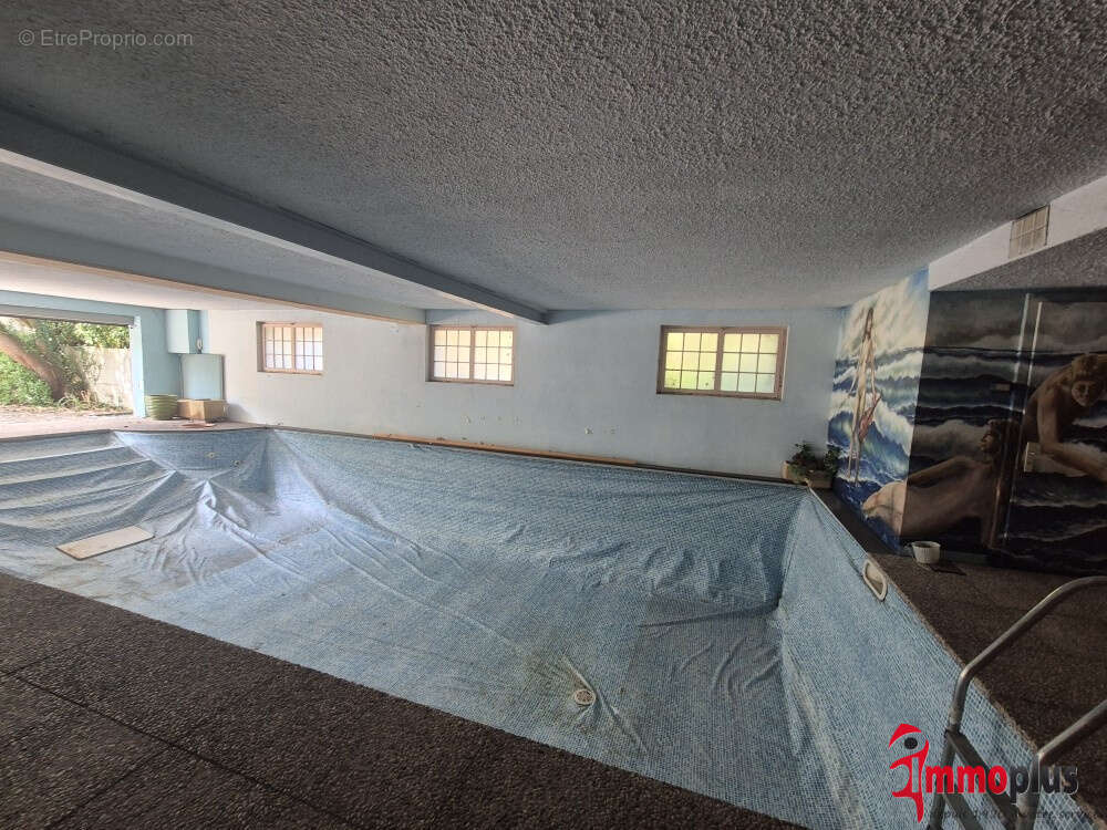 Villa plain-pied centre Saint-Louis 190m2 avec piscine intérieure - photo 5