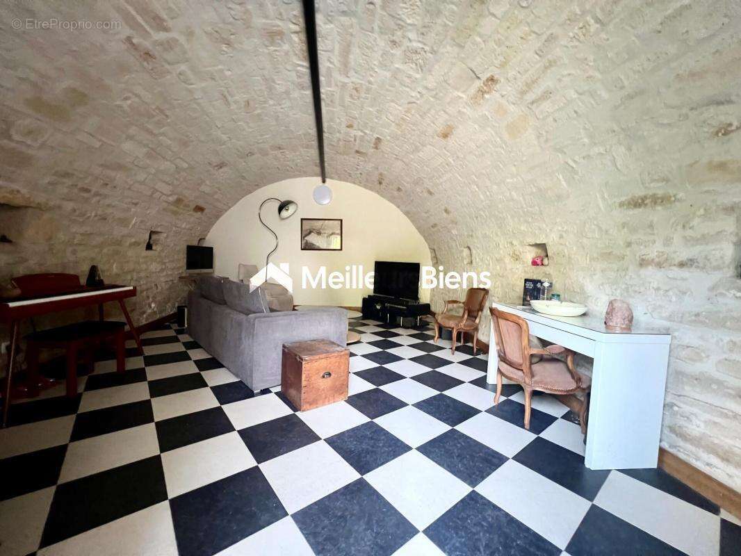 Maison à MONTJAVOULT