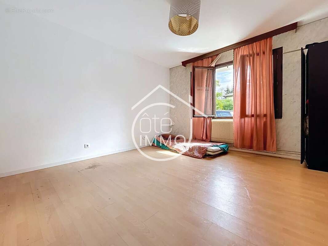 Maison à SAINT-MAGNE-DE-CASTILLON