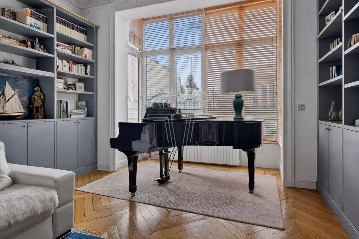 Appartement à PARIS-16E