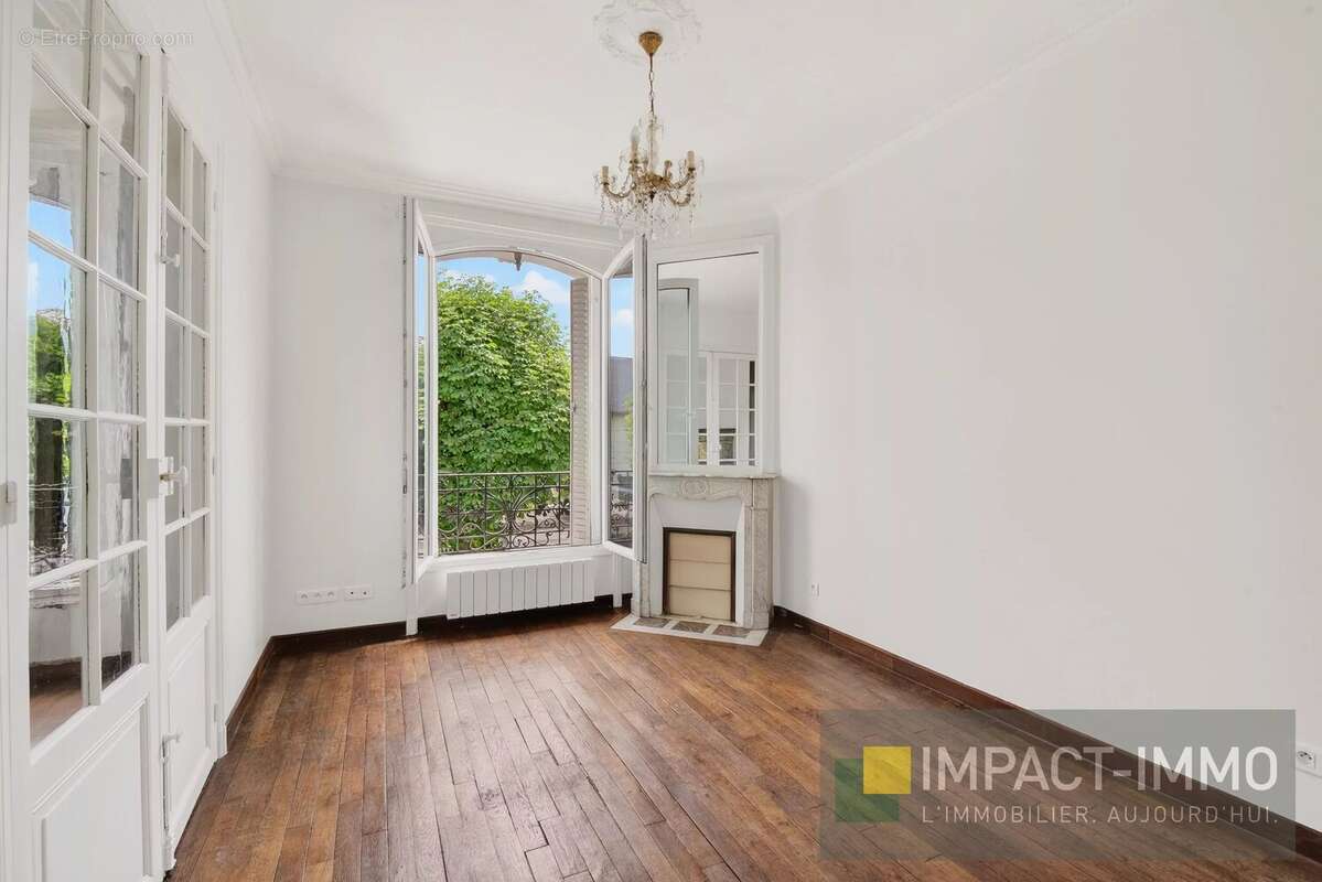 Appartement à COURBEVOIE