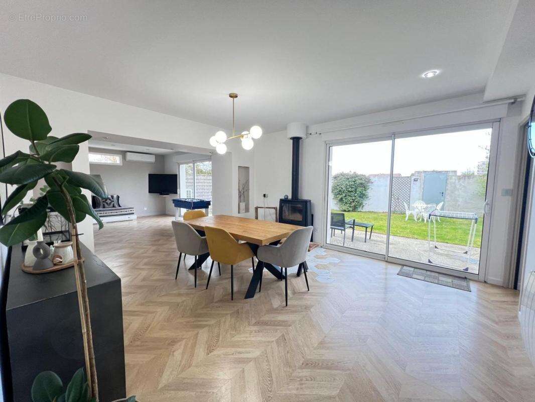 Maison à SAINT-MACAIRE-EN-MAUGES