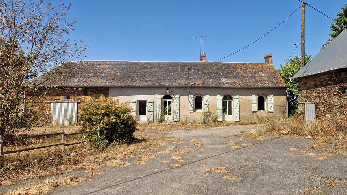 Maison de campagne à rénover   Axe Angers-Rennes - photo 2