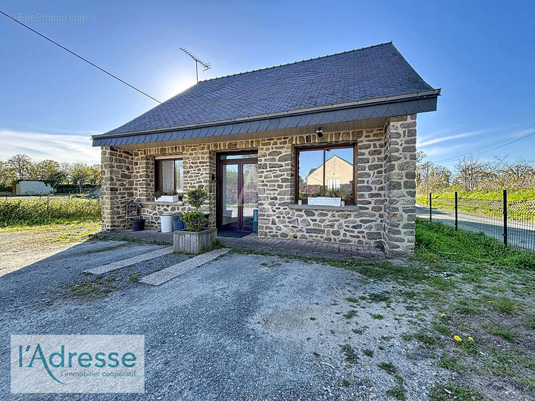 Maison à LA BAZOGE-MONTPINCON