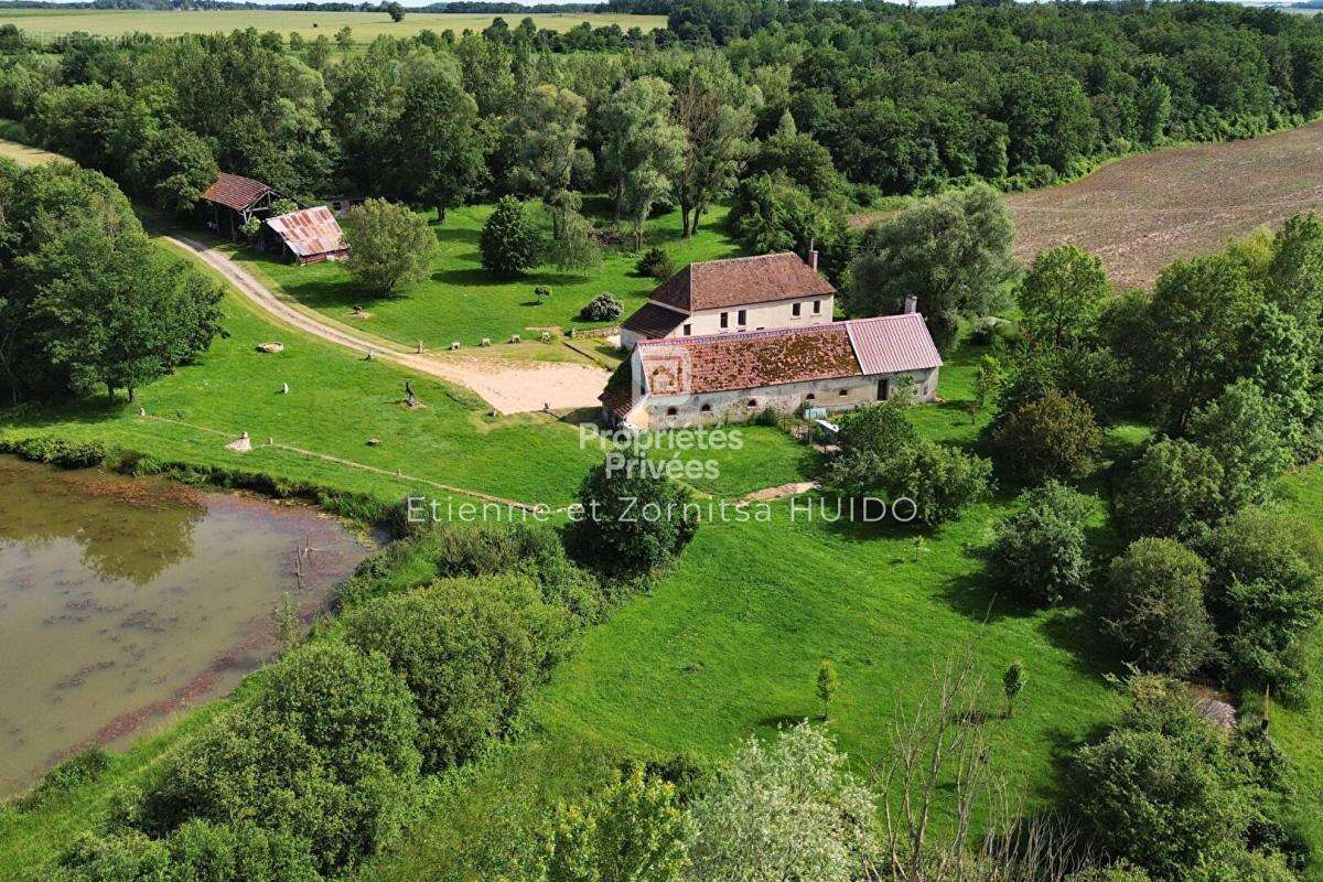 Terrain à MEUNET-SUR-VATAN