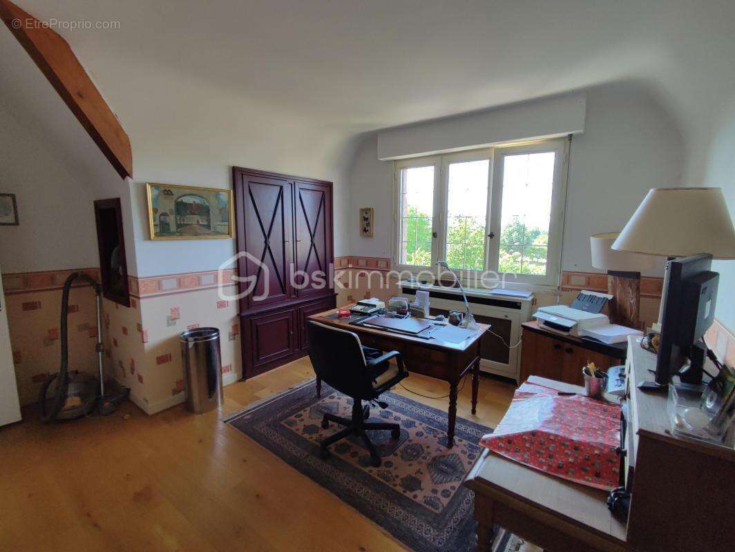 Pavillon sur sous-sol total de 234 m² sur 880 m² de jardin - photo 16