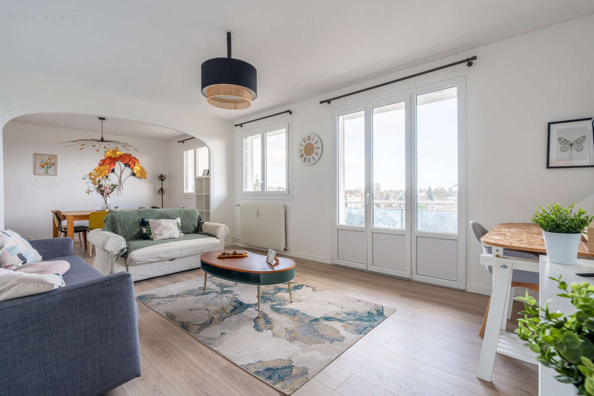 Appartement à SAINT-CYR-SUR-LOIRE