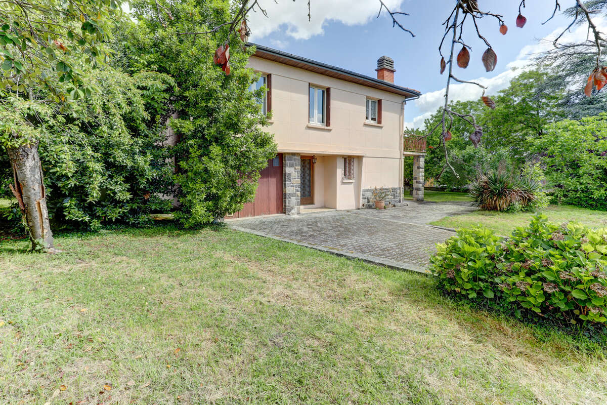 Maison à PERIGNAT-LES-SARLIEVE