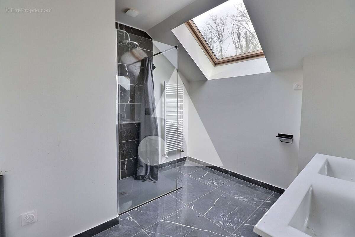 Maison à MERY-SUR-OISE